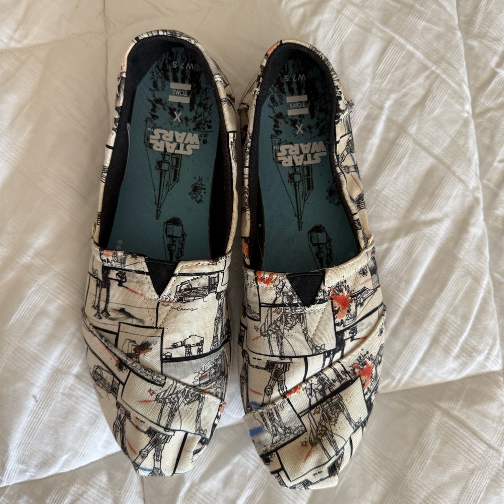Star Wars Graphic Toms Shoes, W7.5 - Picture 2 of 8